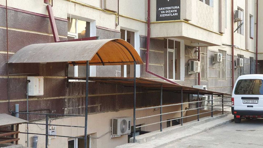 Ofis sotiladi 201 m.kv. Gagarin Rudakiy chorraxasi yaqinida