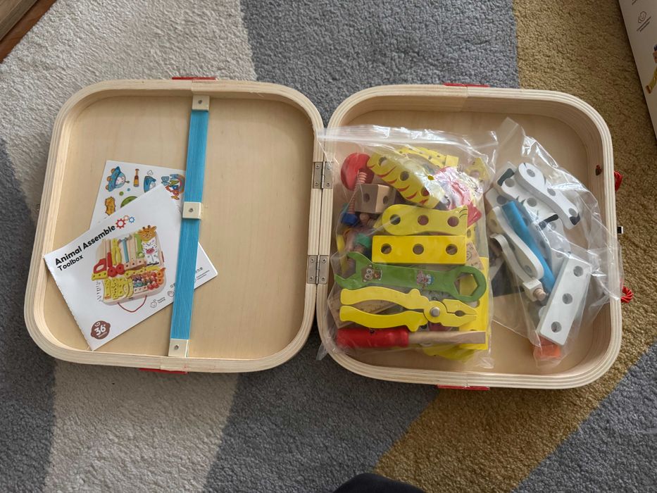 УНИКАЛЕН Монтесори комплект: Конструктор с инструменти НОВО!!!