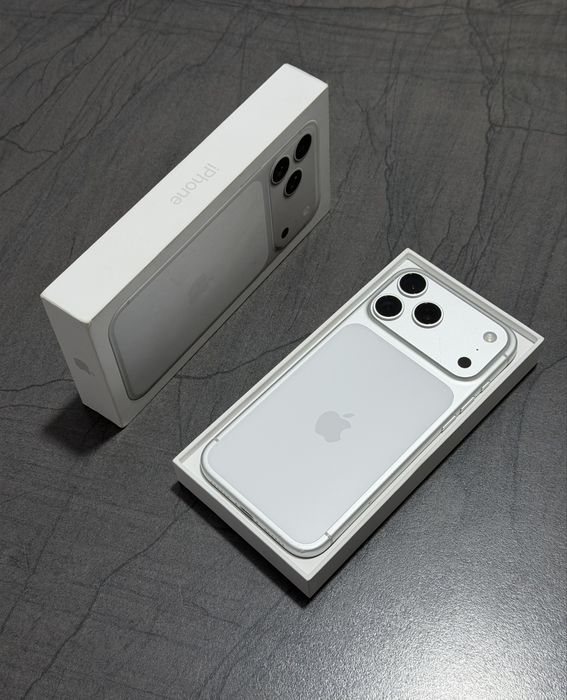 iPhone 17 Pro Max Silver 256GB 10 Cicluri !