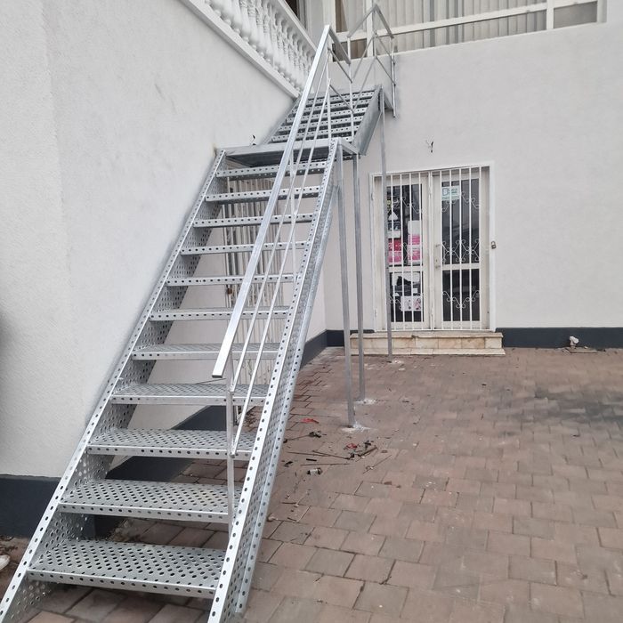 Scari metalice galvanizate