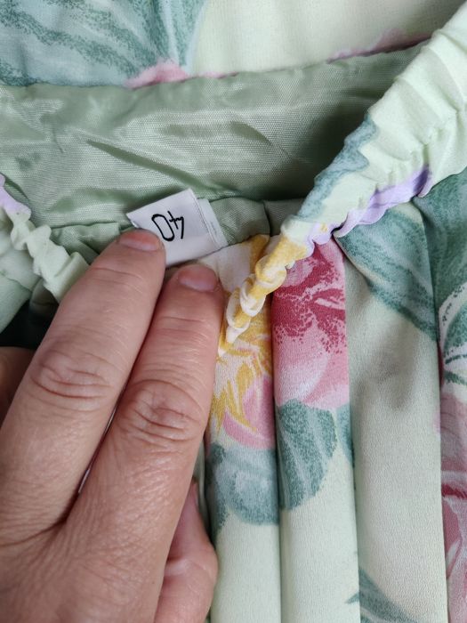 За дами костюмче  със пола