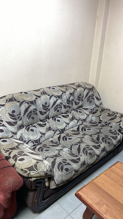 Продам Диван и три кресла