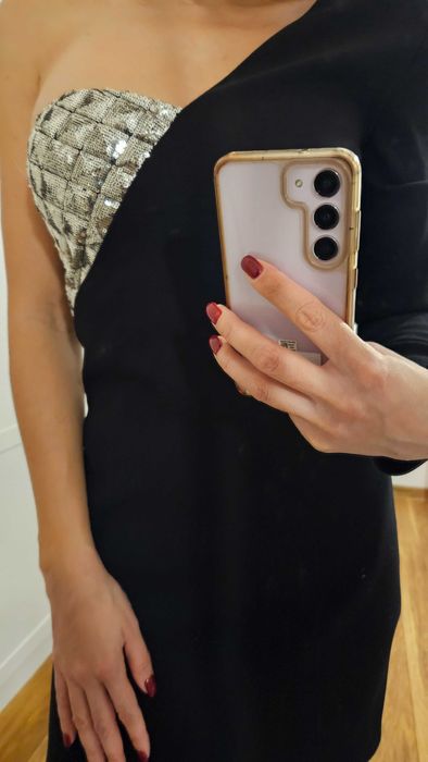 Празнична рокля с едно рамо и пайети в черно