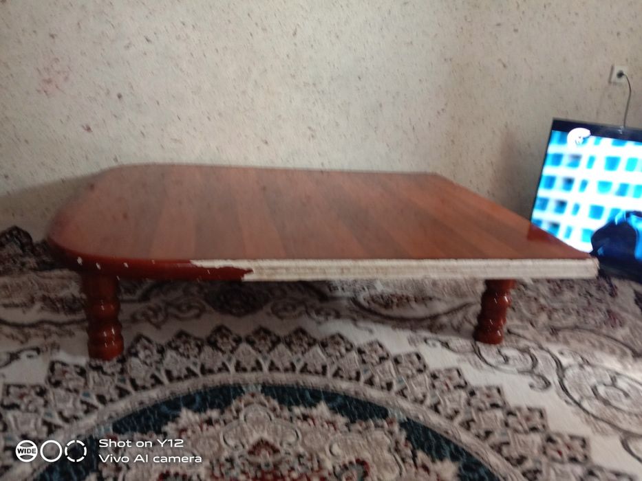 Katta stol  xontaxta va baland stolam buladi noshkalari bor