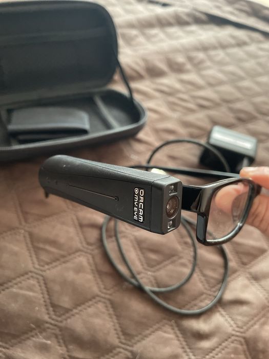 Vând aparat pentru citit Orcam my eye