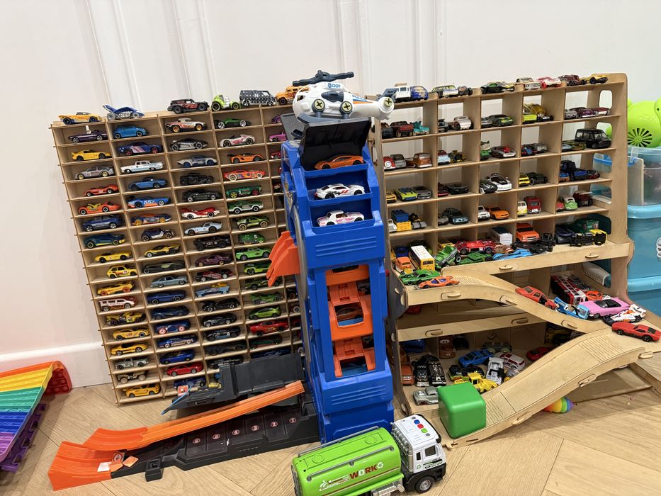 Машинки хотвиллс hotwheels