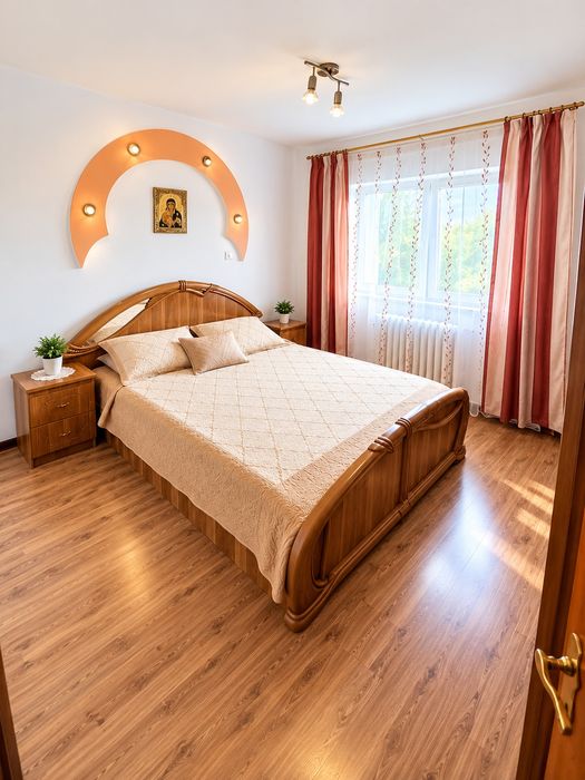 De închiriat apartament 3 camere