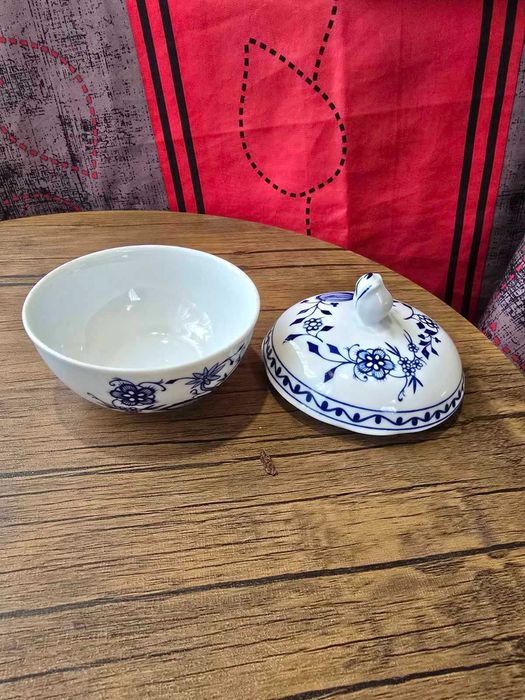 Порцеланова захарница