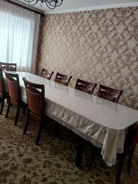 Продаётся стол и стулья