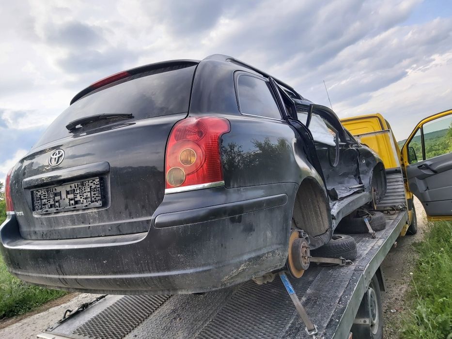 Тойота Авенсис комби 2.0 116 к.с 2003 година