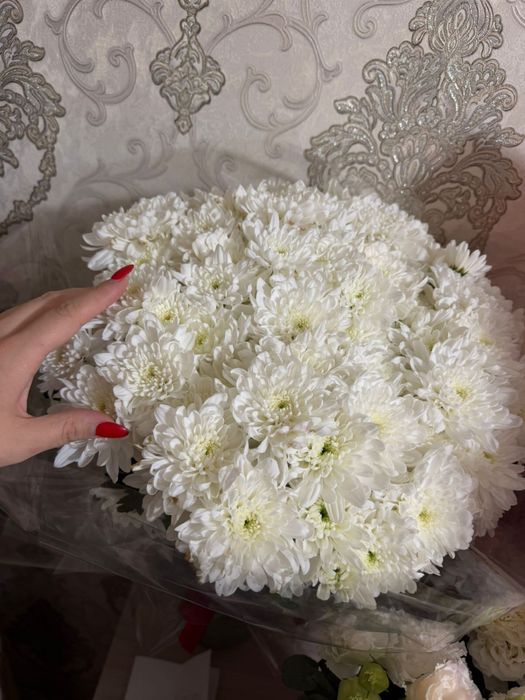 Букет белых кустовых хризантем