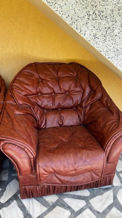Două fotolii din piele ecologică