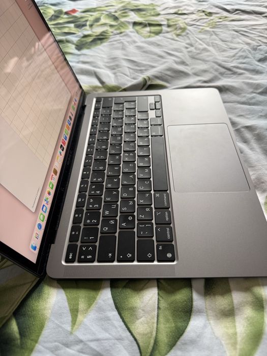 Продам Macbook Air 13