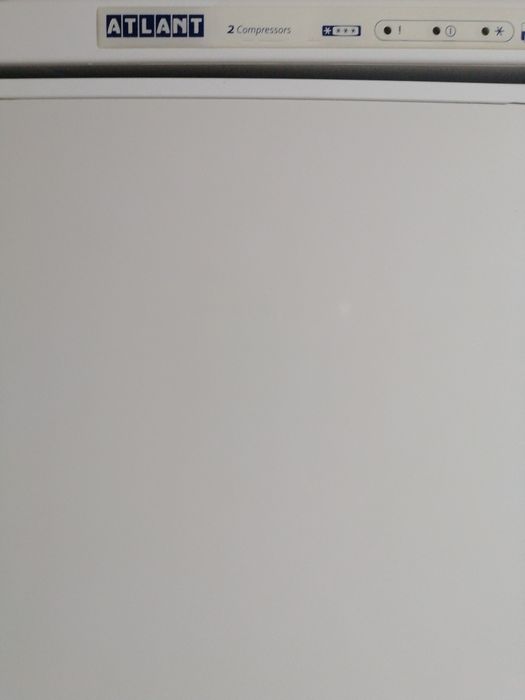 Продам Холодильник Атлант
