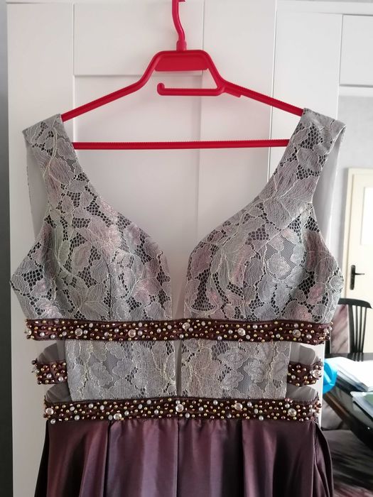 Абитуриентска бална рокля