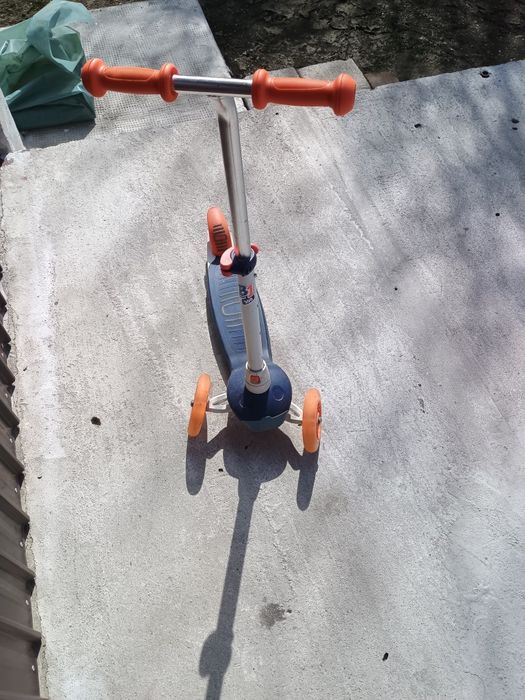 Trotineta 3 roti aproape noua pt copil 3-9 ani