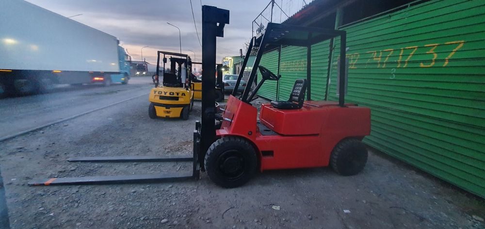 Погрузчик вилочный Балканкар