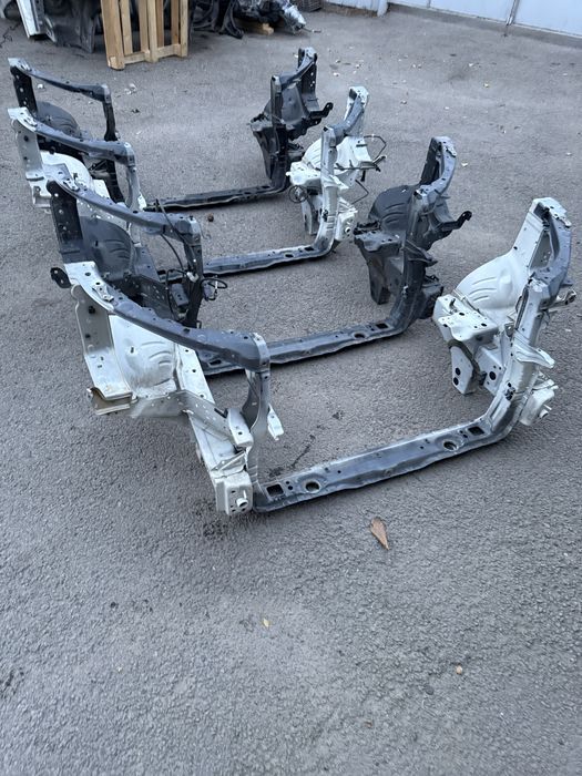 Рамка радиатора (телевизлр ) на Lexus RX 350