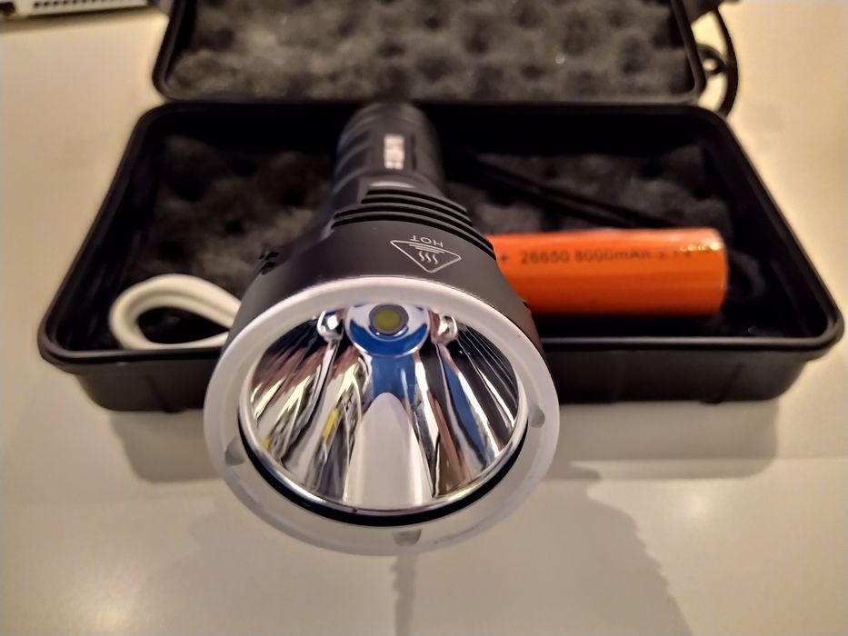 Lanterna vanatoare de mare putere XLM-P70 cu acumulator 26650 OFERTA!