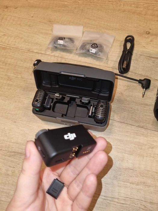 комплект микрофони DJI Mic 2 (2 TX + 1 RX) + зареждаща кутия и аксесоари