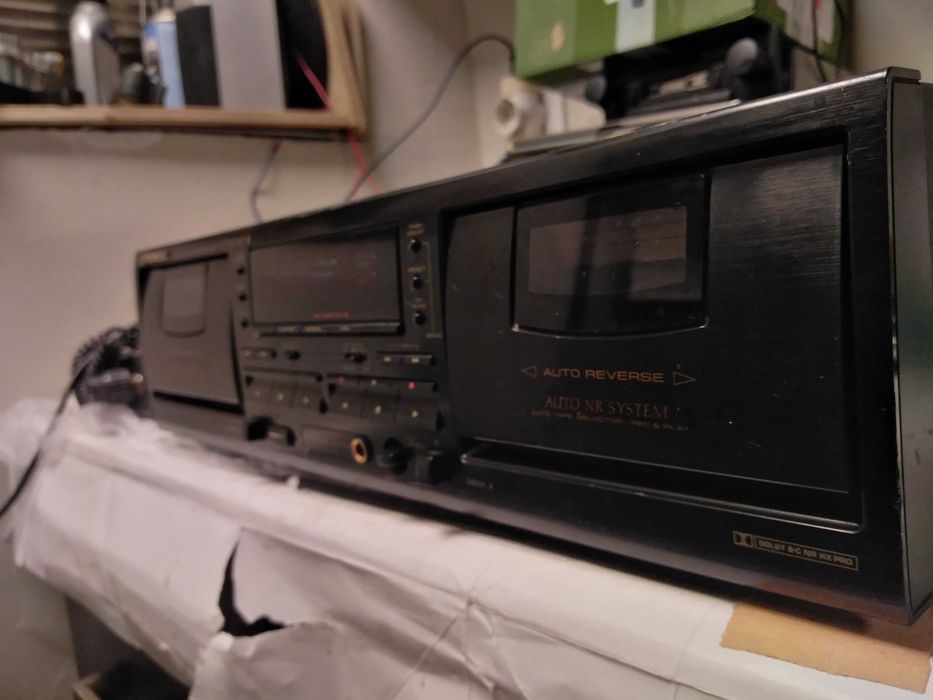 Pioneer CT-W 503R
Двукасетъчен реверсен дек