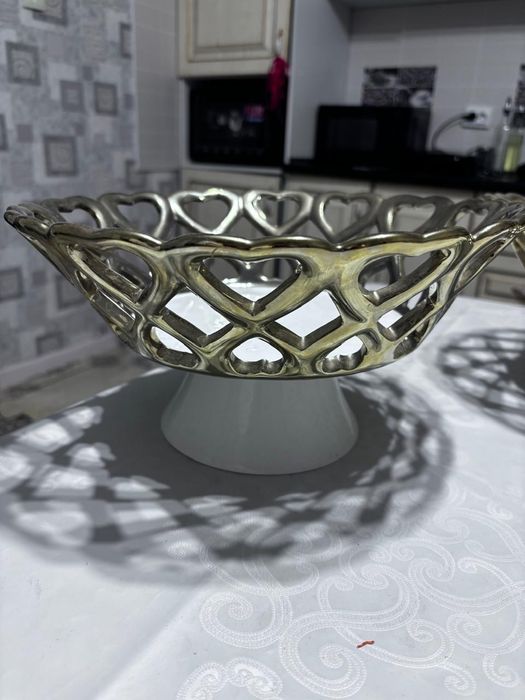 Стеклянные фруктовницы.