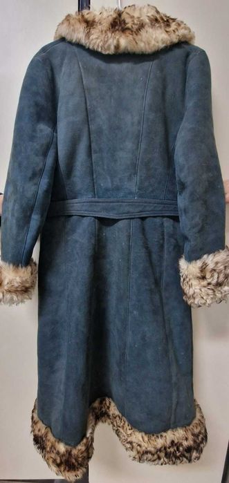 Дамско  велурено палто с естествена вълна