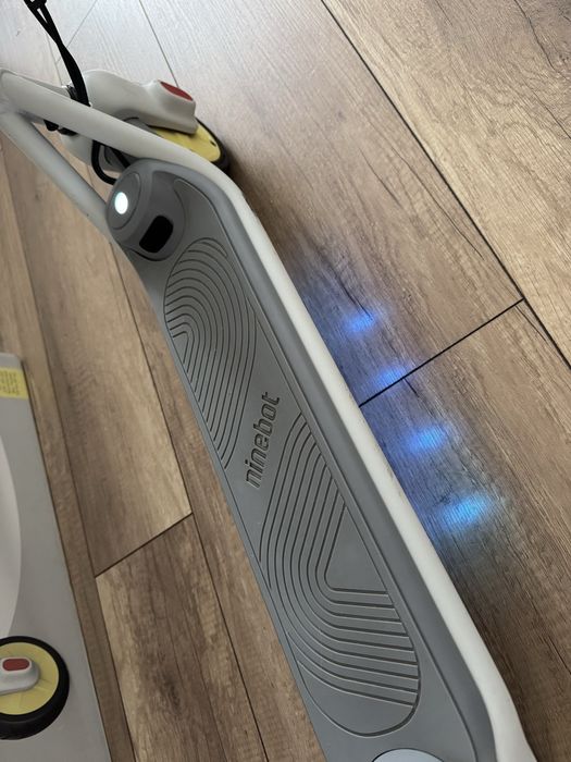 Электросамокат Ninebot KickScooter Zing C10