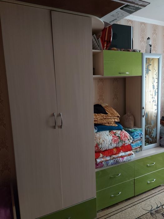 Продам стенку в спальню или комнату.