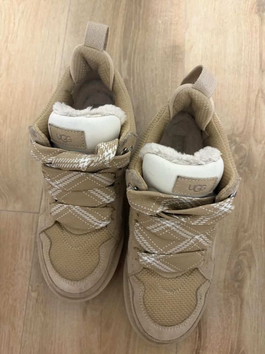 Обувки Ugg бежеви