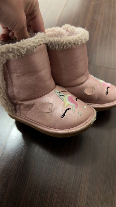 Ghete/ tip ugg , marimea 22