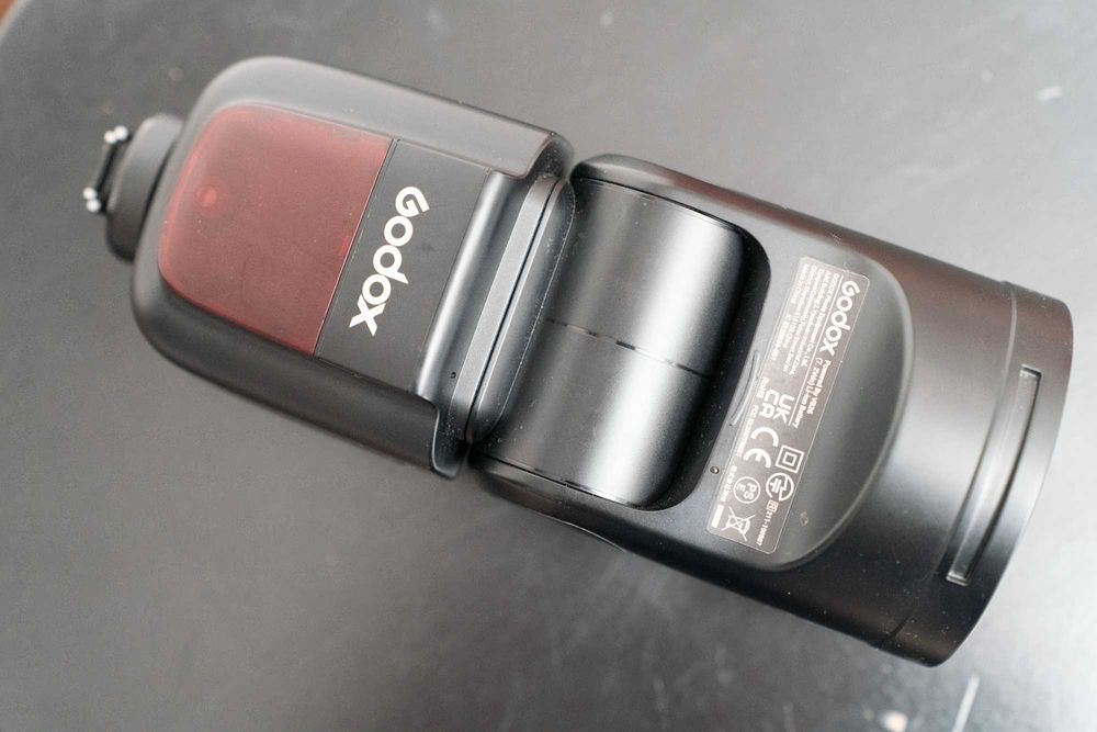 Светкавица Godox V1-S за Sony, метално краче