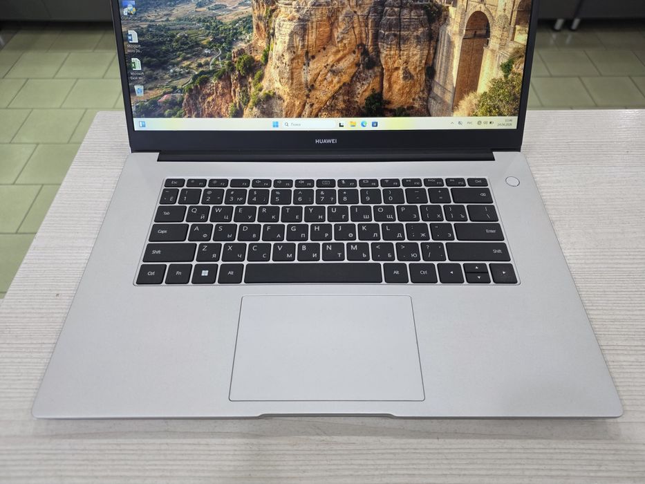 Huawei 2022 г (Core i5-11 Gen, 8 Gb DDR4, 256 Gb SSD)