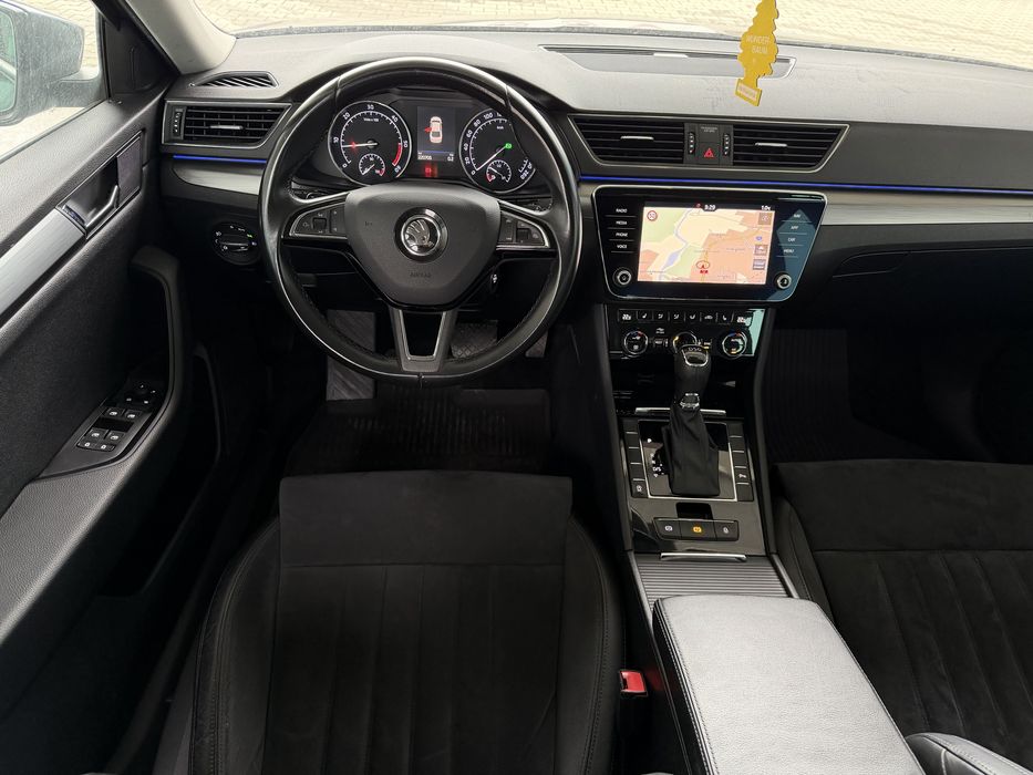 Skoda Superb 2019/2.0 TDI 150 cp/DSG/Lumini ambietale/Cameră/Distronic