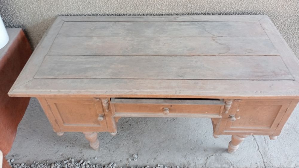 Стол старинный деревянный