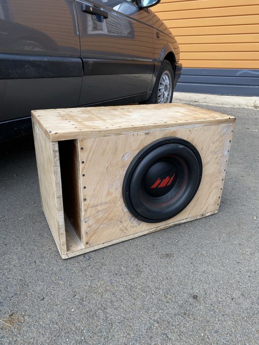 Продам сабвуфер с усилителем