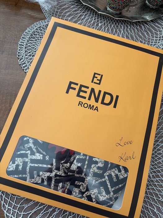 Esarfa din matase , Fendi