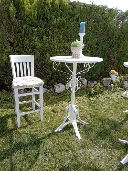 Коктейлни маси за кътъринг под наем