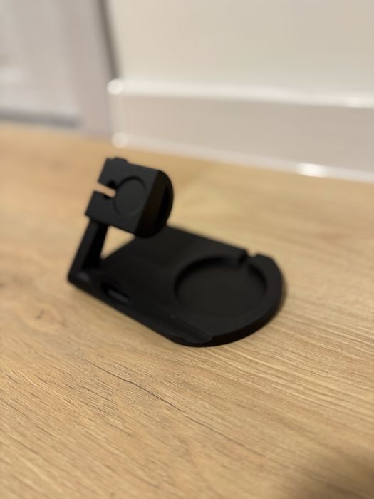 Зарядна станция за iPhone и Garmin