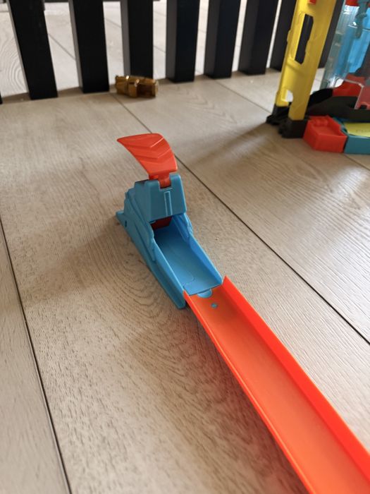 Hot wheels track