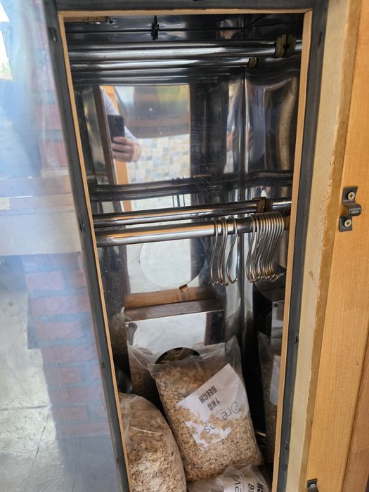 Vind Afumatoare Drevos noua nefolosita 30kg fum cald fum rece ventilație  interior tot din inox 15 cârlige din inox 4600 ron tel 0757810733