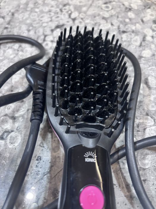 Това е четка за изправяне на коса Rowenta Instant Straight
