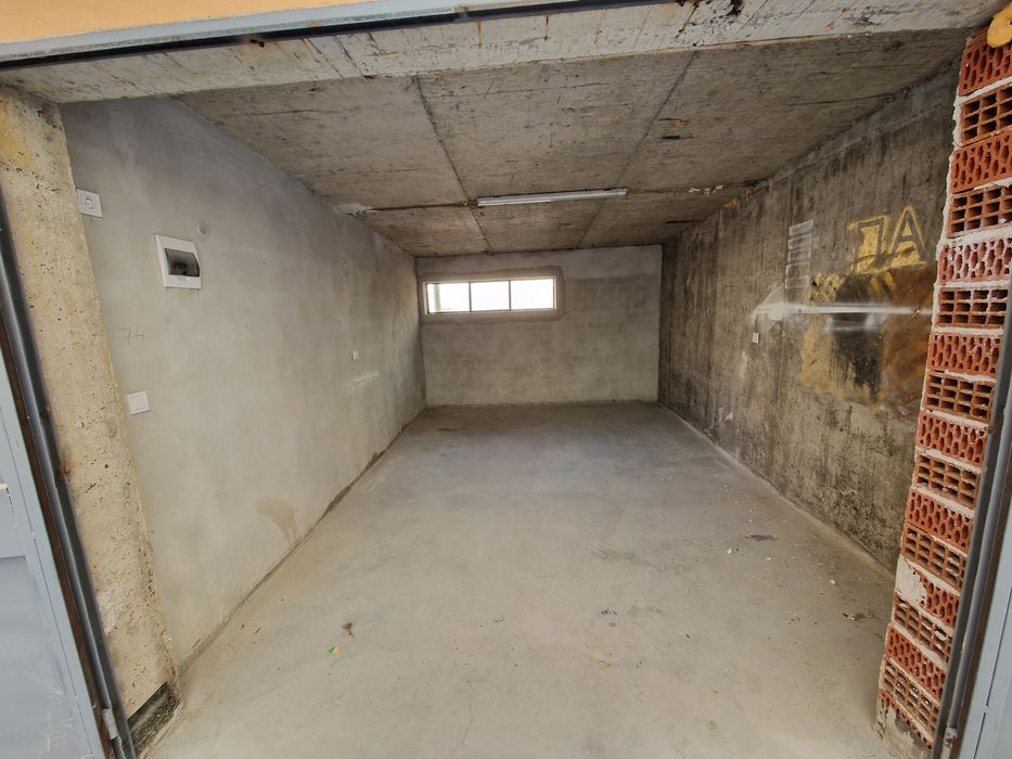 Гараж / склад 16м² за автомобил и мотор под наем в ЖК Тракия, бл.230,