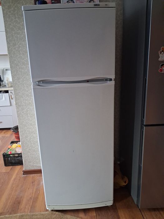 Продам холодильник Атлант