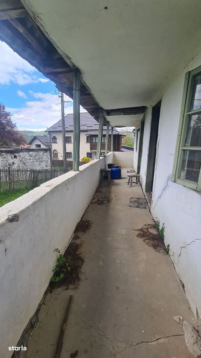 Casă de vânzare în comuna Mălureni, sat Mălureni, județ Argeș.