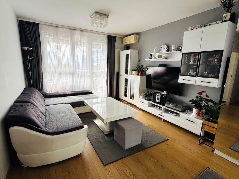 Proprietar vand apartament 3 camere decomandat Adora Forest Lipovei Padure langa Dumbravita Constructorilor loc de parcare lift bloc nou — fotografia 1