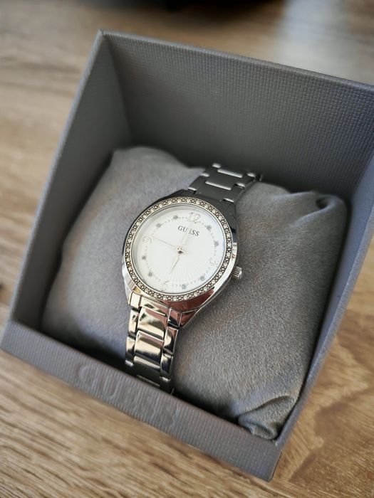Дамски сребърен часовник GUESS