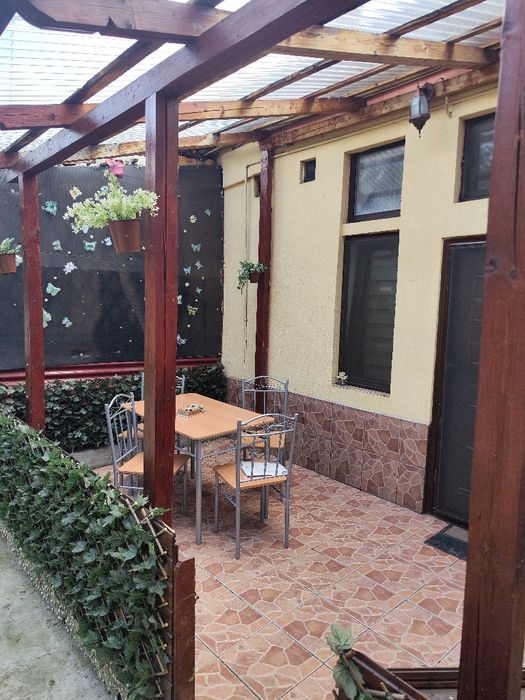 Proprietar  închiriez apartament la casă