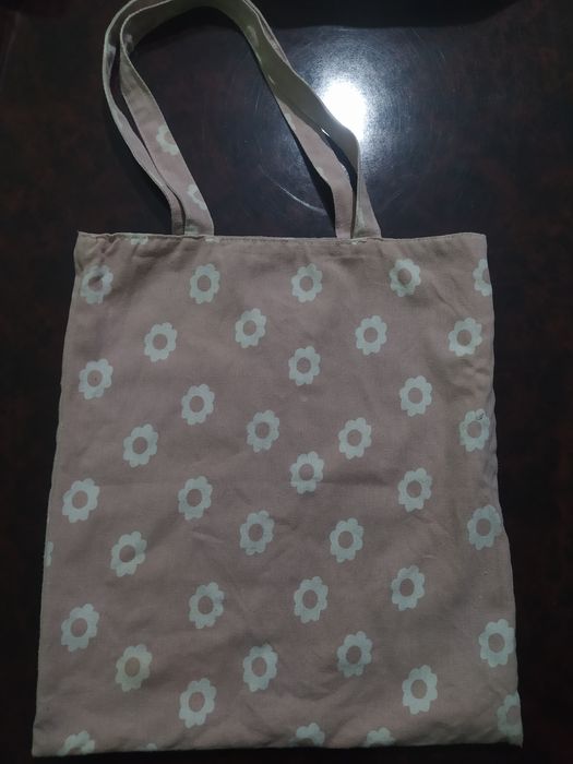 Shopper - katta hajmli chidamli koʻp narsa sigʻarli sumka