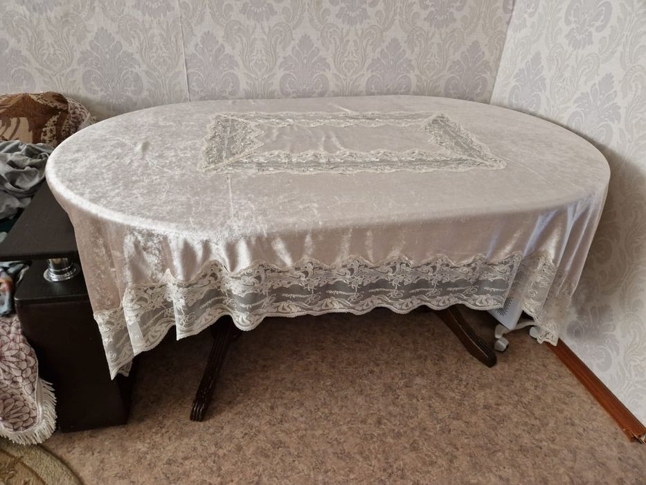 Продам выдвижной гостевой стол